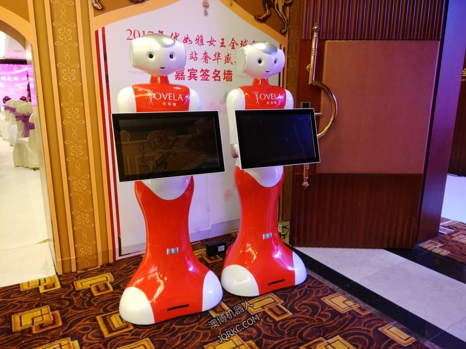 營(yíng)銷(xiāo)機(jī)器人準(zhǔn)備參與會(huì)議